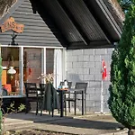 펜션 Authentic Thatched With Enclosed Garden Near