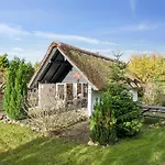 Σπίτι διακοπών Authentic Thatched With Enclosed Garden Near