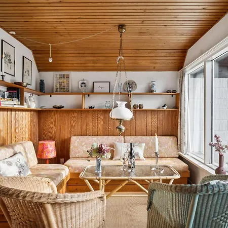 Authentic Thatched With Enclosed Garden Near Ferienhaus *